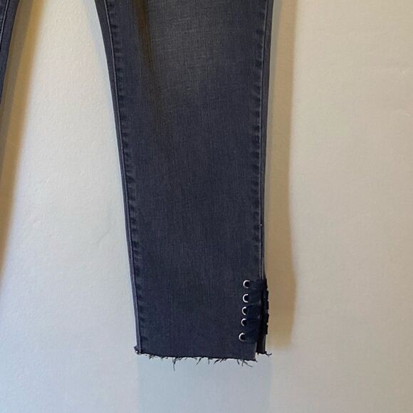Wit & Wisdom NWOT ankle skinny, hi- rise, raw hem black denim jeans 10 - Picture 5 of 11